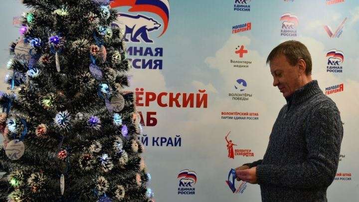 «Ёлка желаний»: мэр Барнаула принял участие во всероссийской акции Фото №1