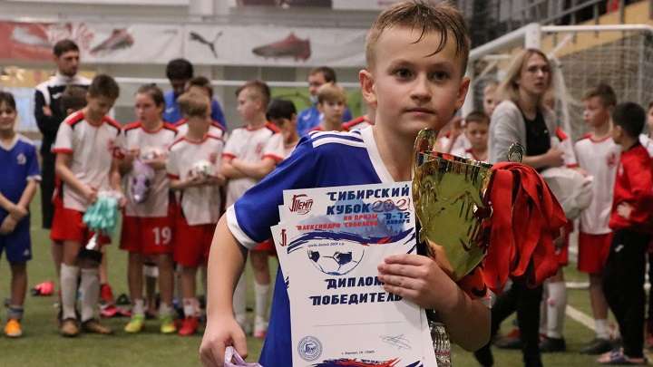 Футболисты барнаульского «Динамо» выиграли турнир на призы Александра Соболева Фото №2