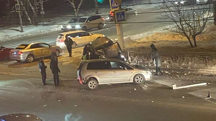 Стали известны подробности жесткого ДТП в Барнауле Фото №1
