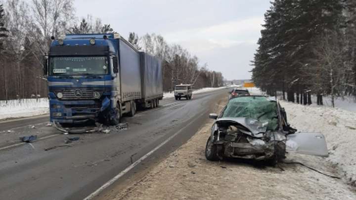 В ДТП на трассе Барнаул-Новосибирск погибли два человека Фото №1