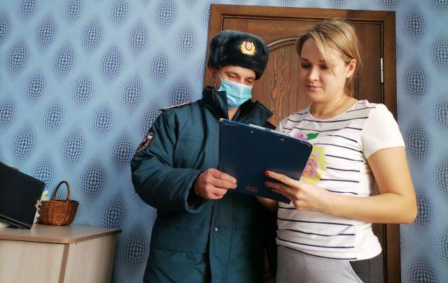 В Алтайском крае проводят рейды по домам с печным отоплением Фото №1