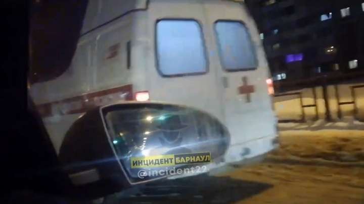 Пассажирский автобус сбил пенсионерку в Барнауле Фото №1