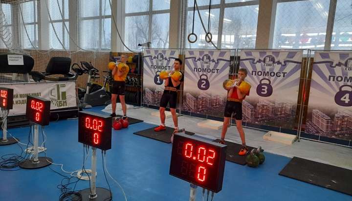 В Барнауле прошел открытый турнир по гиревому спорту Фото №1