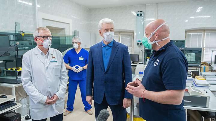 Собянин допустил возможность снятия ограничений по COVID-19 к маю Фото №1