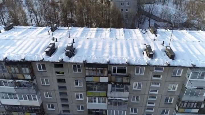 В Барнауле чистку крыш теперь контролируют беспилотники Фото №1
