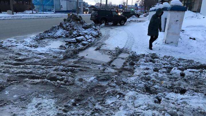 Власти Барнаула ответили на претензии к плохой уборке снега Фото №1