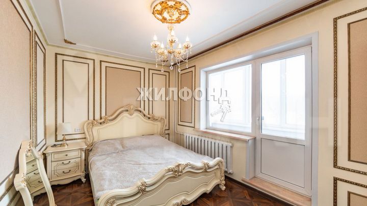 В Барнауле продают квартиру с кристаллами Сваровски в имперском стиле Фото №1