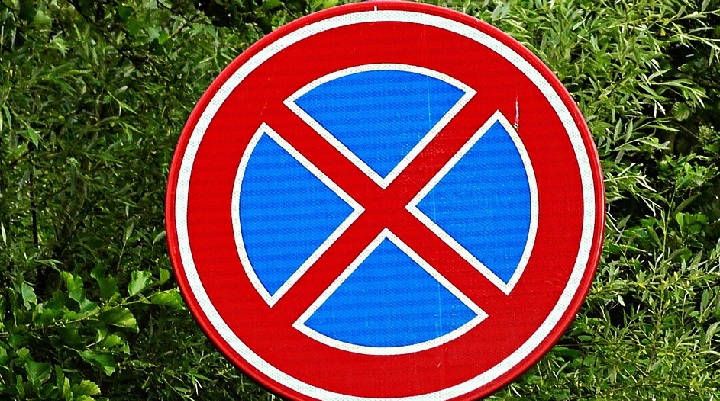 В Барнауле на некоторых участках ограничат остановку и стоянку машин Фото №1