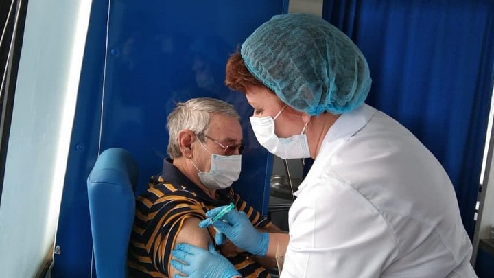 Вакцинация от коронавируса пришла в маленькие села Алтайского края Фото №1