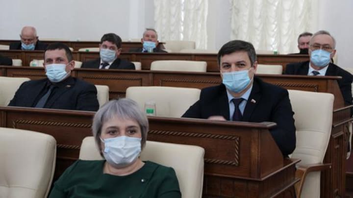В Алтайском крае увековечат память медиков, погибших во время пандемии Фото №1