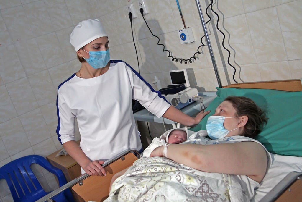 В роддоме №2 Барнаула перед 8 Марта мамы рожают больше сыновей, чем дочек Фото №3