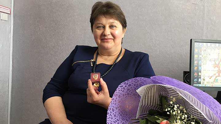 Алтайский воспитатель стала Почетным работником воспитания и просвещения РФ Фото №1
