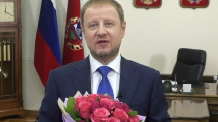 Губернатор Алтайского края Виктор Томенко поздравил женщин с 8 Марта Фото №1