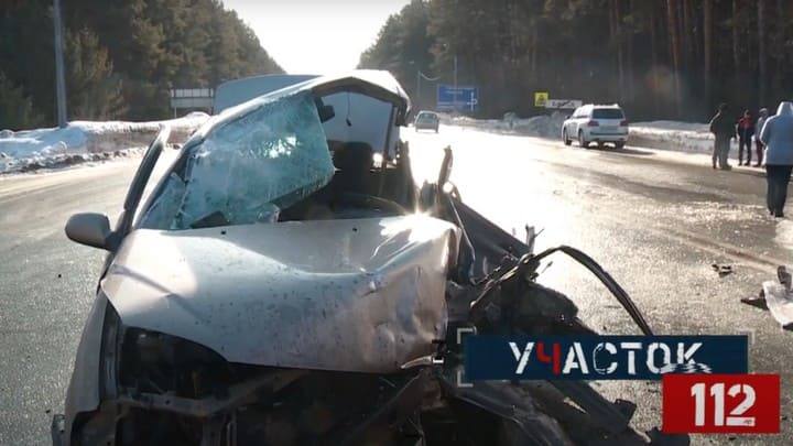 Два человека пострадали в ДТП с участием фуры в Бийске Фото №1