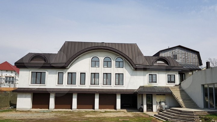 В Барнауле выставили на продажу эксклюзивный коттедж за 45 млн рублей Фото №1