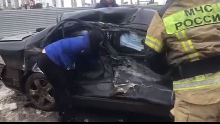 Появились видео и новые подробности массовой аварии в Барнауле Фото №1