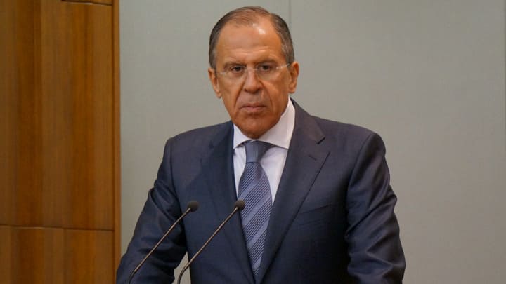 Лавров предложил отказаться от расчетов в долларах Фото №1