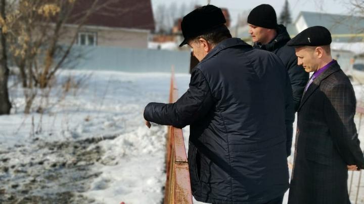 Чиновники проверили, топит ли река Пивоварка дома и огороды в Барнауле Фото №1