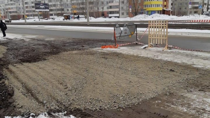 Провал грунта устраняли 26 марта в Барнауле Фото №1