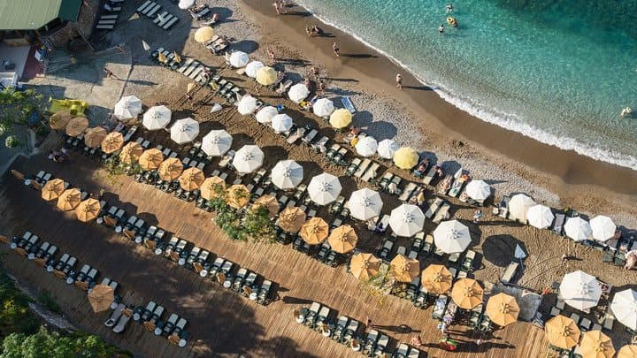 В Турции вводят комендантский час по выходным Фото №1