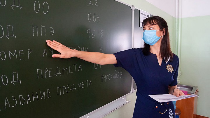 В Барнауле министр образования вместе с родителями сдал ЕГЭ Фото №2