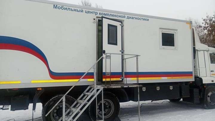 Третий мобильный пункт вакцинации от коронавируса заработал в Барнауле Фото №1