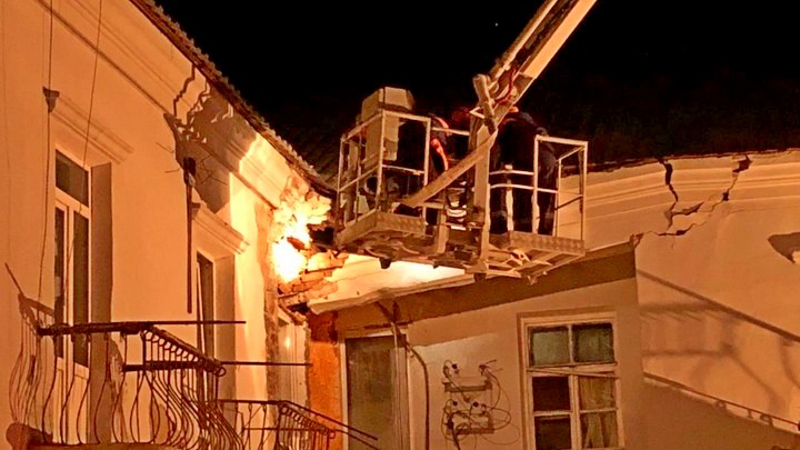 Жильцов дома в Барнауле экстренно эвакуировали из-за угрозы обрушения Фото №1