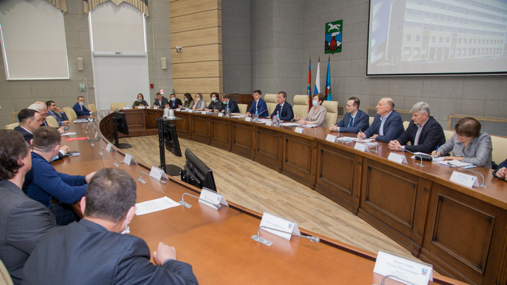 Мэр Барнаула Вячеслав Франк встретился с руководителями строительных организаций Фото №1