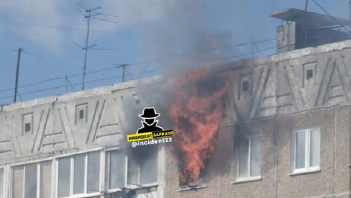 При пожаре в барнаульской многоэтажке погибли два человека Фото №1