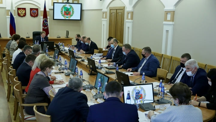 Виктор Томенко и руководство «Совета муниципальных образований» обсудили проблему пассажирских перевозок Фото №1