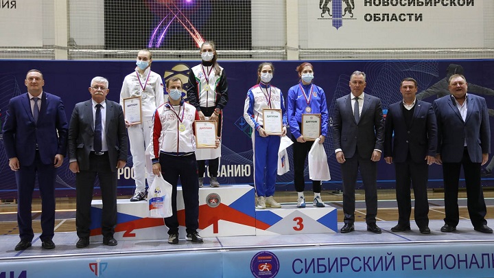 Алтайская саблистка Анна Смирнова стала серебряным призером чемпионата России Фото №3