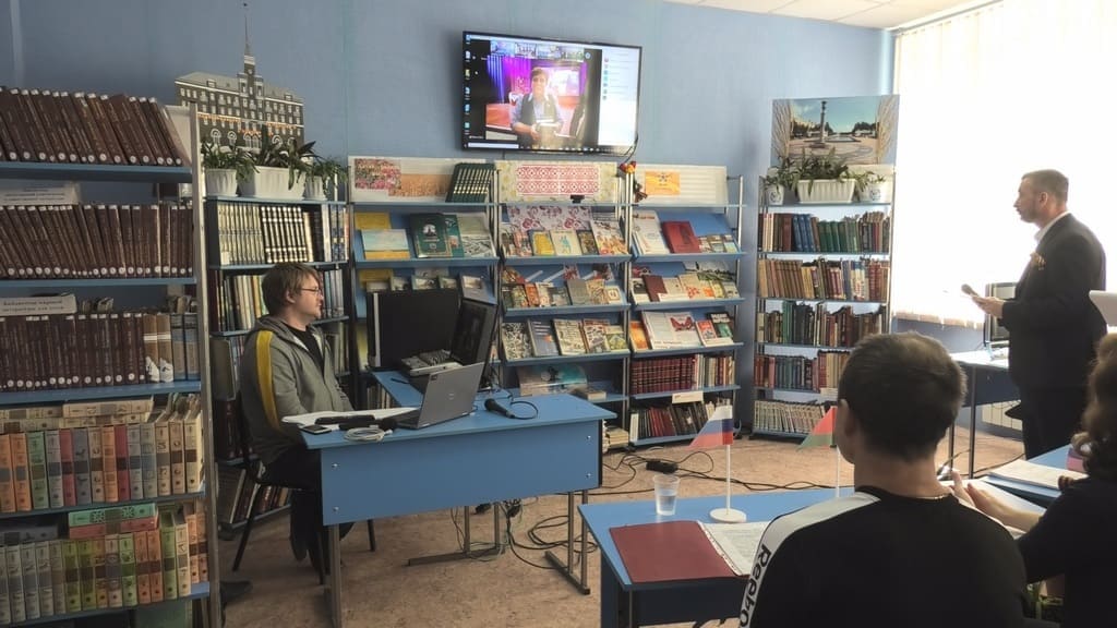 В Барнауле состоялся телемост между алтайскими и белорусскими школьниками Фото №1