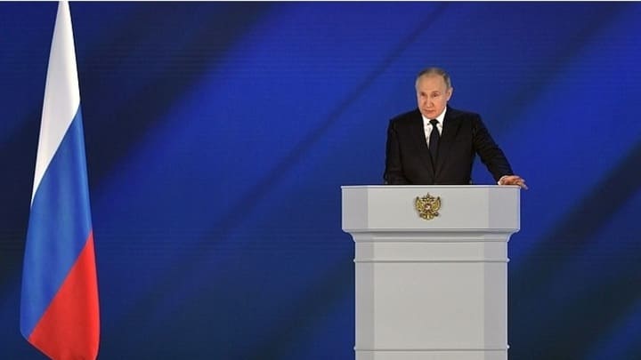 «Как будто не про нас»: Путин раскритиковал школьные учебники истории Фото №1