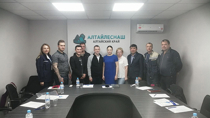 Алтайские предприятия ООО Завод «Алтайлесмаш» и ООО «Бриз-Запад» начали подготовку к реализации мероприятий нацпроекта «Производительность труда» Фото №1
