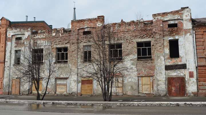 Ночью в Бийске загорелось историческое здание Фото №1