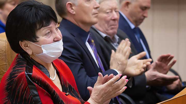 В Алтайском крае наградили десять сельских педагогов-просветителей Фото №2