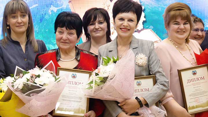 В Алтайском крае наградили десять сельских педагогов-просветителей Фото №1