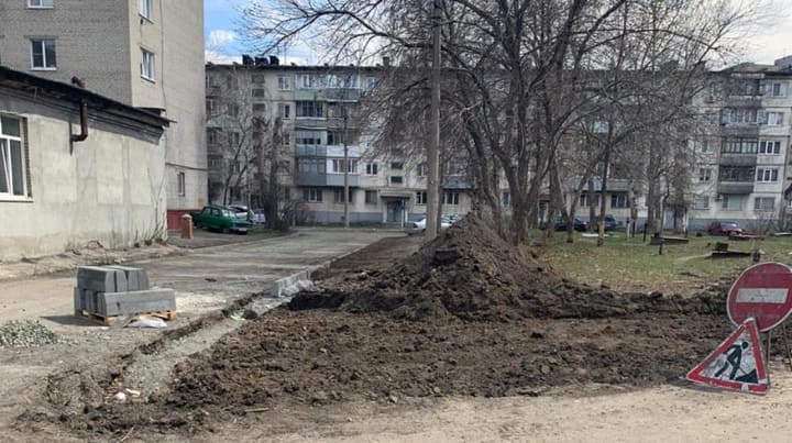 В Барнауле благоустраивают двор по ул. Островского в рамках нацпроекта Фото №1