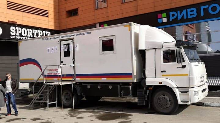 На майских праздниках изменен график работы мобильных пунктов вакцинации в Барнауле Фото №1