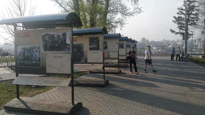 Посвященная Победе выставка открылась в Нагорном парке Барнаула Фото №3