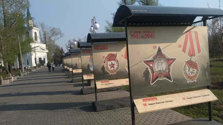 Посвященная Победе выставка открылась в Нагорном парке Барнаула Фото №4