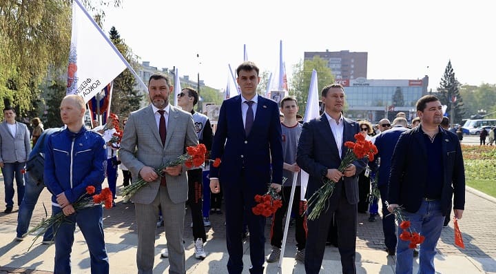В Барнауле олимпийские чемпионы возглавили парад боксеров Фото №2