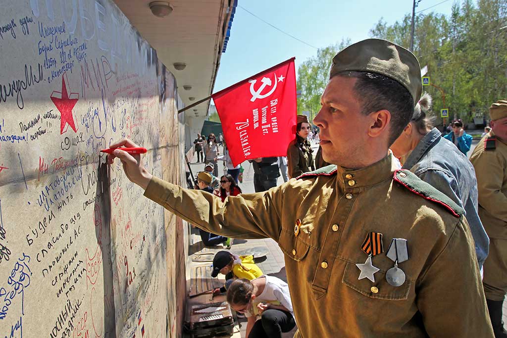 Как в Барнауле отметили 76-летие Победы в Великой Отечественной войне Фото №1