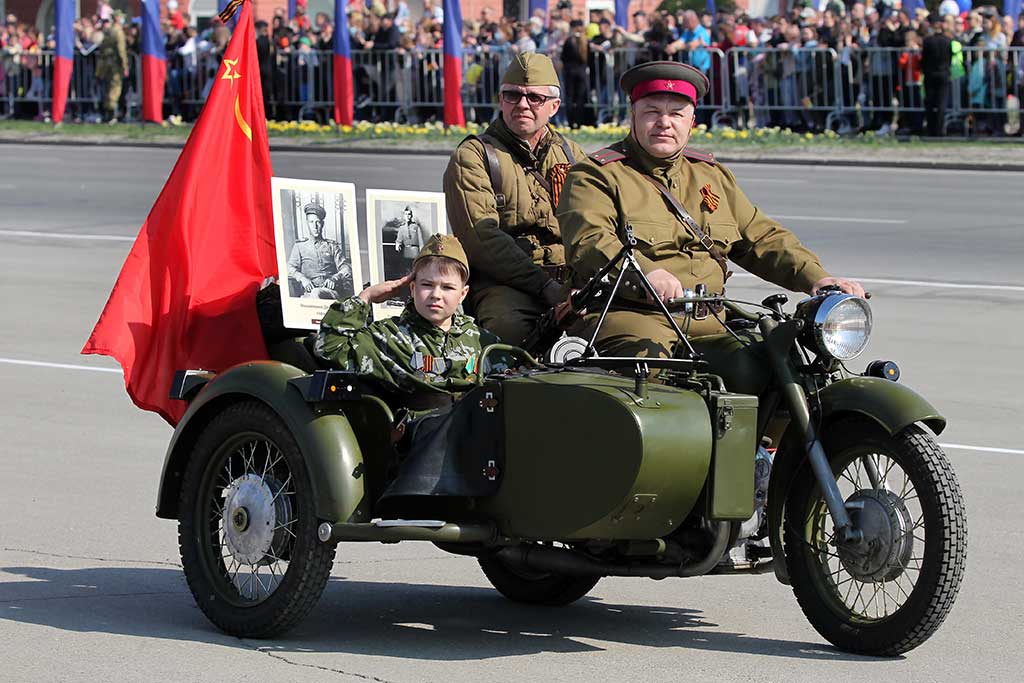 Как в Барнауле отметили 76-летие Победы в Великой Отечественной войне Фото №4