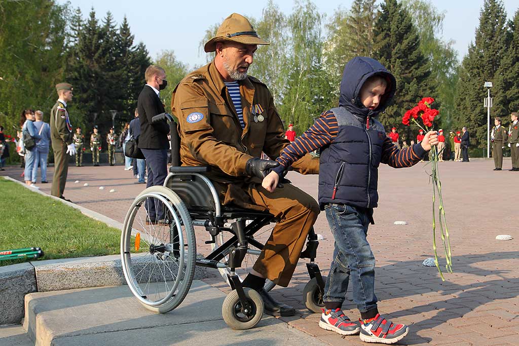 Как в Барнауле отметили 76-летие Победы в Великой Отечественной войне Фото №7
