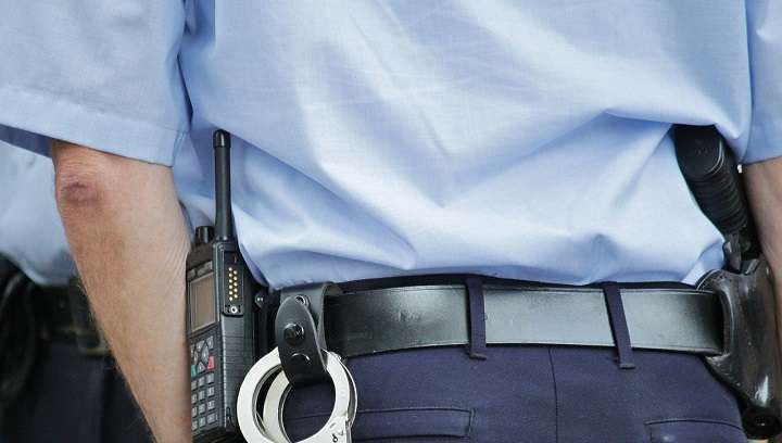 Житель алтайского села в пылу драки переключился на полицейского Фото №1