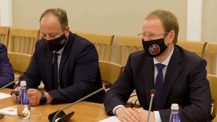 Губернатор Виктор Томенко встретился с представителями Международной федерации каноэ Фото №1
