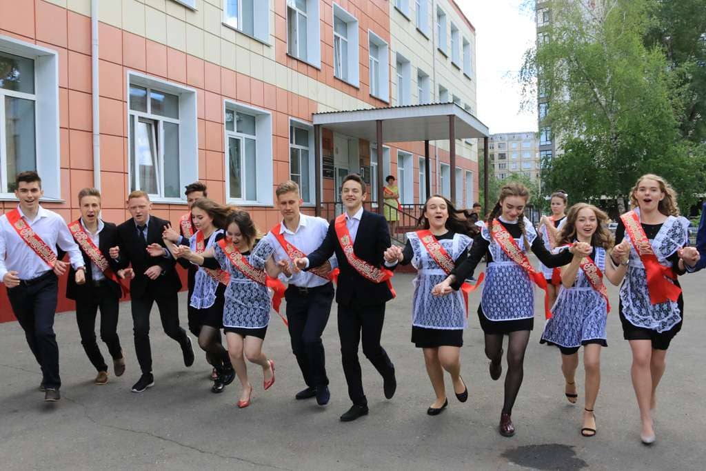 Подсчитано, во сколько обойдутся родителям школьные выпускные в 2021 году Фото №1