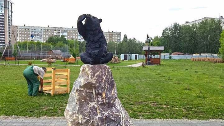 Петербургский скульптор создал фигуру медвежонка для Барнаульского зоопарка Фото №1