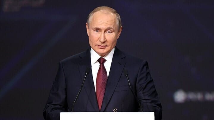 Путин: россияне смогут свободнее ездить за границу с сентября Фото №1